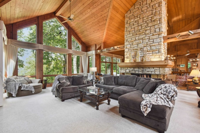 43 East Point, GALENA, Illinois 61036, 6 Bedrooms Bedrooms, ,5 BathroomsBathrooms,House,For Sale,East Point,202406830