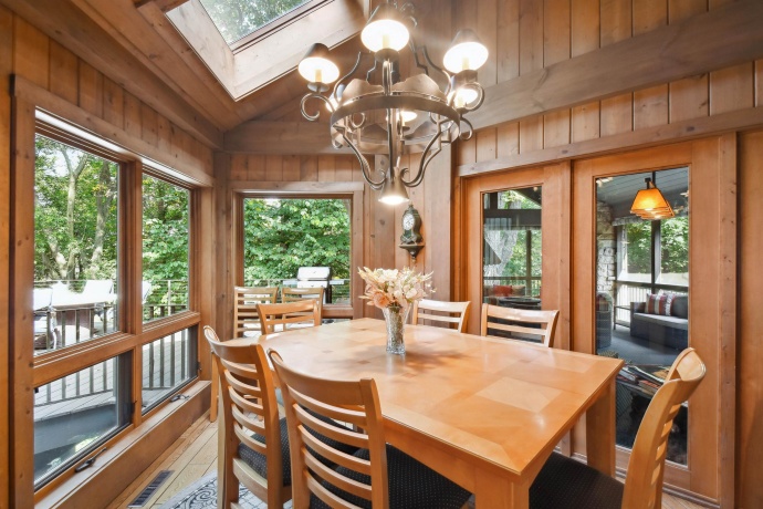 43 East Point, GALENA, Illinois 61036, 6 Bedrooms Bedrooms, ,5 BathroomsBathrooms,House,For Sale,East Point,202406830