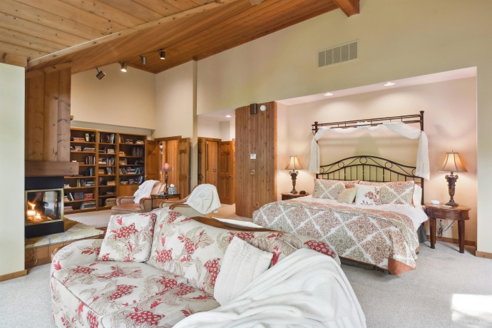 43 East Point, GALENA, Illinois 61036, 6 Bedrooms Bedrooms, ,5 BathroomsBathrooms,House,For Sale,East Point,202406830