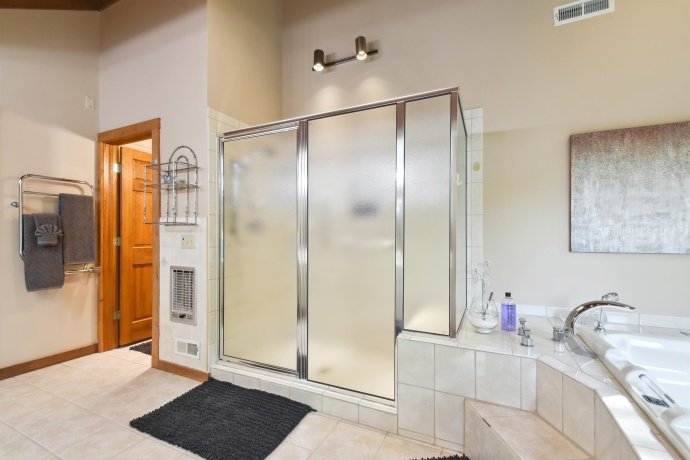 43 East Point, GALENA, Illinois 61036, 6 Bedrooms Bedrooms, ,5 BathroomsBathrooms,House,For Sale,East Point,202406830