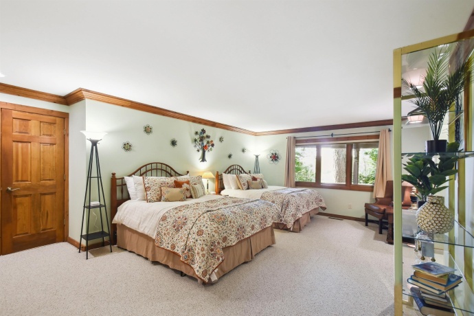 43 East Point, GALENA, Illinois 61036, 6 Bedrooms Bedrooms, ,5 BathroomsBathrooms,House,For Sale,East Point,202406830