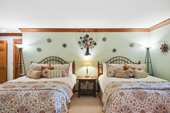 43 East Point, GALENA, Illinois 61036, 6 Bedrooms Bedrooms, ,5 BathroomsBathrooms,House,For Sale,East Point,202406830