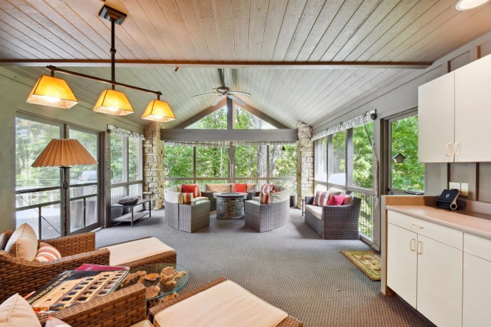 43 East Point, GALENA, Illinois 61036, 6 Bedrooms Bedrooms, ,5 BathroomsBathrooms,House,For Sale,East Point,202406830