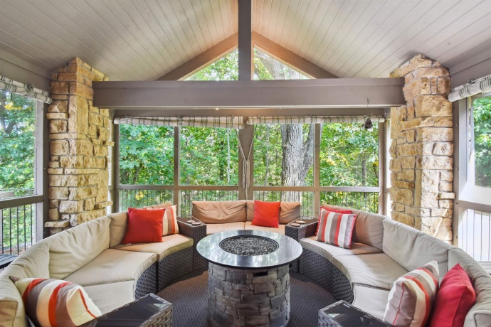 43 East Point, GALENA, Illinois 61036, 6 Bedrooms Bedrooms, ,5 BathroomsBathrooms,House,For Sale,East Point,202406830