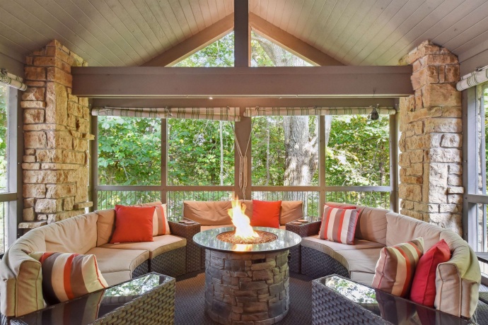 43 East Point, GALENA, Illinois 61036, 6 Bedrooms Bedrooms, ,5 BathroomsBathrooms,House,For Sale,East Point,202406830