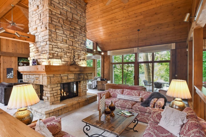 43 East Point, GALENA, Illinois 61036, 6 Bedrooms Bedrooms, ,5 BathroomsBathrooms,House,For Sale,East Point,202406830