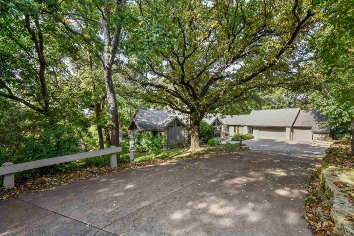 43 East Point, GALENA, Illinois 61036, 6 Bedrooms Bedrooms, ,5 BathroomsBathrooms,House,For Sale,East Point,202406830