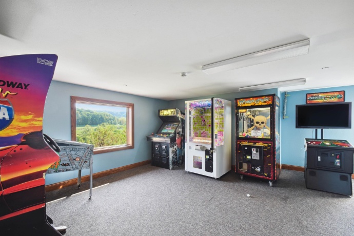 43 East Point, GALENA, Illinois 61036, 6 Bedrooms Bedrooms, ,5 BathroomsBathrooms,House,For Sale,East Point,202406830