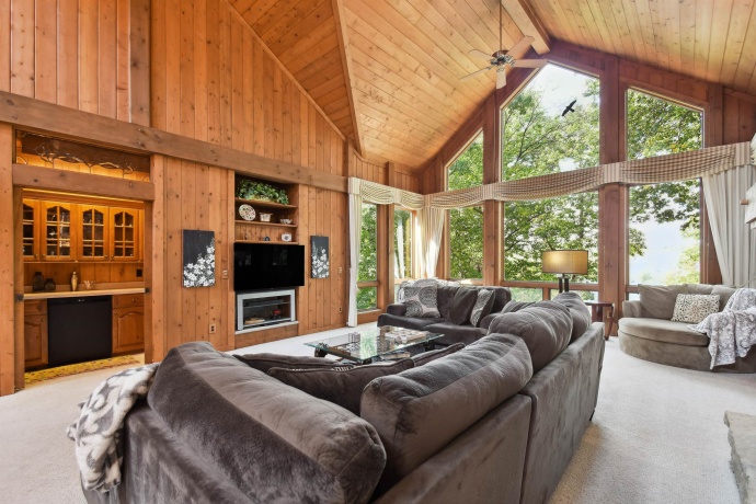 43 East Point, GALENA, Illinois 61036, 6 Bedrooms Bedrooms, ,5 BathroomsBathrooms,House,For Sale,East Point,202406830