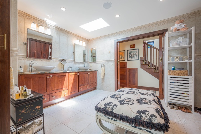 49 High Ridge, GALENA, Illinois 61036, 4 Bedrooms Bedrooms, ,3 BathroomsBathrooms,House,For Sale,High Ridge,202303784