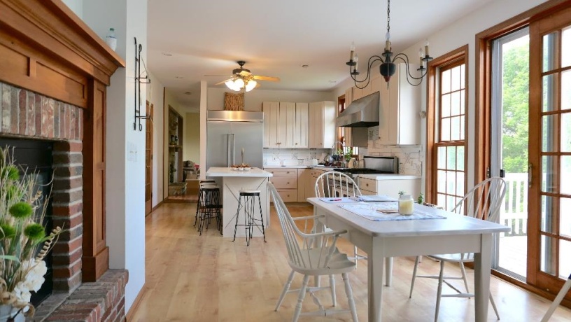 2346 Longhollow, ELIZABETH, Illinois 61028, 6 Bedrooms Bedrooms, ,4 BathroomsBathrooms,House,For Sale,Longhollow,202503095