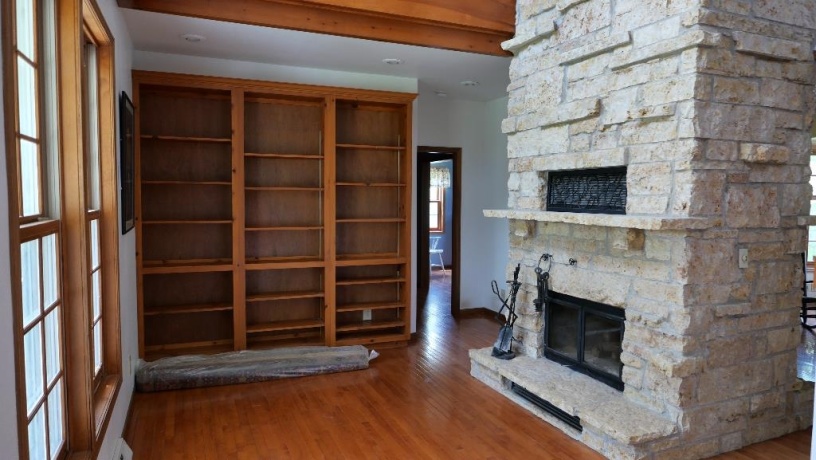 2346 Longhollow, ELIZABETH, Illinois 61028, 6 Bedrooms Bedrooms, ,4 BathroomsBathrooms,House,For Sale,Longhollow,202503095