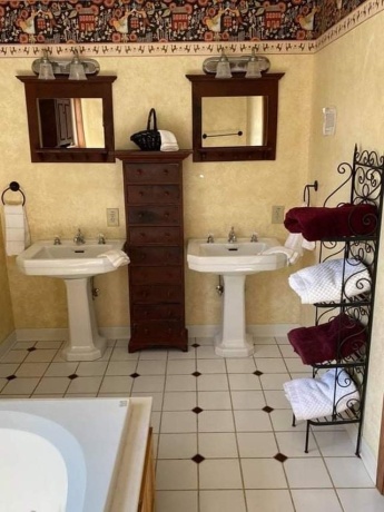 2346 Longhollow, ELIZABETH, Illinois 61028, 6 Bedrooms Bedrooms, ,4 BathroomsBathrooms,House,For Sale,Longhollow,202503095