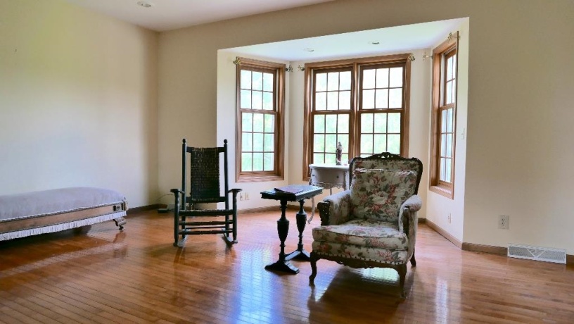 2346 Longhollow, ELIZABETH, Illinois 61028, 6 Bedrooms Bedrooms, ,4 BathroomsBathrooms,House,For Sale,Longhollow,202503095