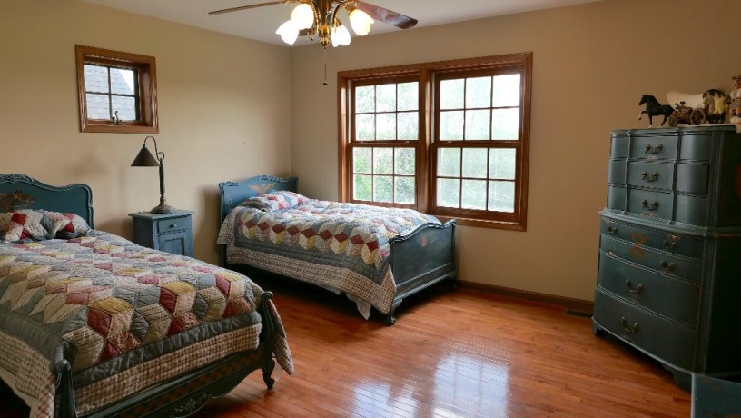 2346 Longhollow, ELIZABETH, Illinois 61028, 6 Bedrooms Bedrooms, ,4 BathroomsBathrooms,House,For Sale,Longhollow,202503095