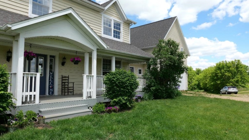 2346 Longhollow, ELIZABETH, Illinois 61028, 6 Bedrooms Bedrooms, ,4 BathroomsBathrooms,House,For Sale,Longhollow,202503095