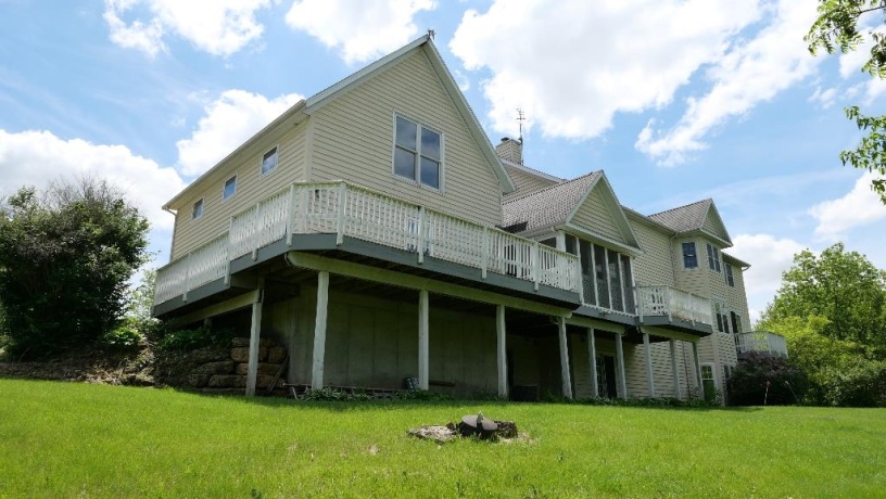 2346 Longhollow, ELIZABETH, Illinois 61028, 6 Bedrooms Bedrooms, ,4 BathroomsBathrooms,House,For Sale,Longhollow,202503095