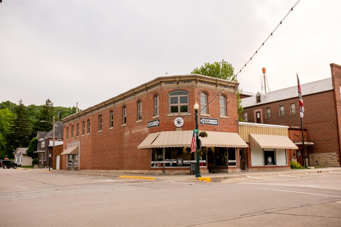 201 Main, Elkader, Iowa 52043, ,Mixed Use,For Sale,Main,202503102