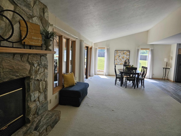 3852 Foxborough, ROCKFORD, Illinois 61114, 3 Bedrooms Bedrooms, ,2 BathroomsBathrooms,House,For Sale,Foxborough,202503104