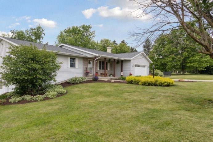 3 Highview, ORANGEVILLE, Illinois 61060, 4 Bedrooms Bedrooms, ,3 BathroomsBathrooms,House,For Sale,Highview,202503099