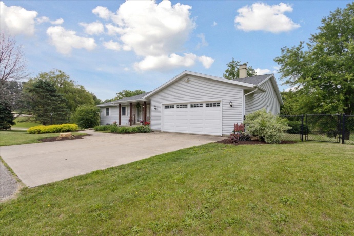 3 Highview, ORANGEVILLE, Illinois 61060, 4 Bedrooms Bedrooms, ,3 BathroomsBathrooms,House,For Sale,Highview,202503099