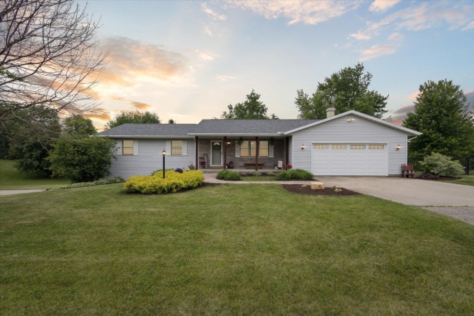 3 Highview, ORANGEVILLE, Illinois 61060, 4 Bedrooms Bedrooms, ,3 BathroomsBathrooms,House,For Sale,Highview,202503099