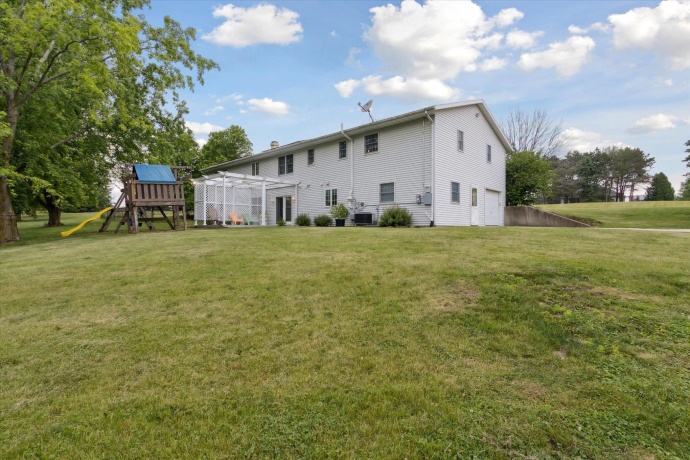 3 Highview, ORANGEVILLE, Illinois 61060, 4 Bedrooms Bedrooms, ,3 BathroomsBathrooms,House,For Sale,Highview,202503099