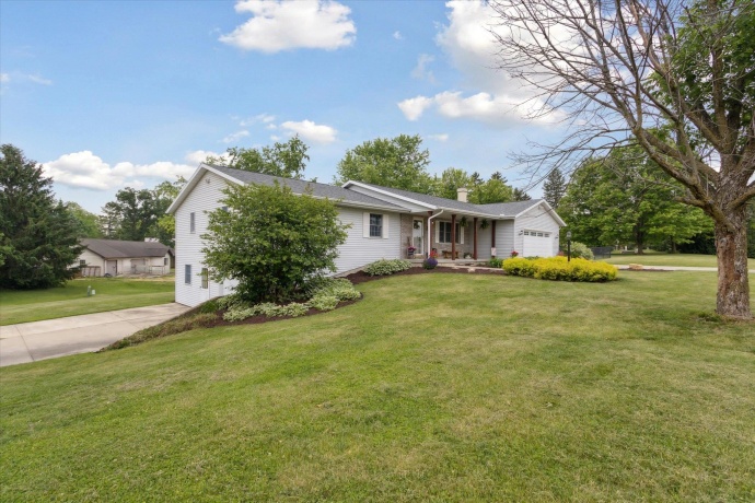 3 Highview, ORANGEVILLE, Illinois 61060, 4 Bedrooms Bedrooms, ,3 BathroomsBathrooms,House,For Sale,Highview,202503099