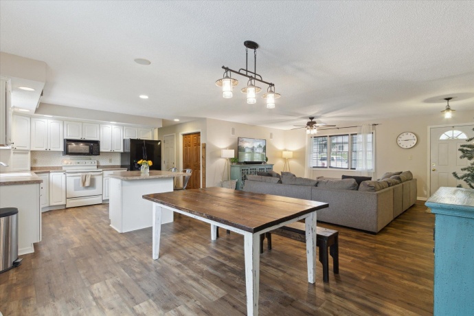 3 Highview, ORANGEVILLE, Illinois 61060, 4 Bedrooms Bedrooms, ,3 BathroomsBathrooms,House,For Sale,Highview,202503099