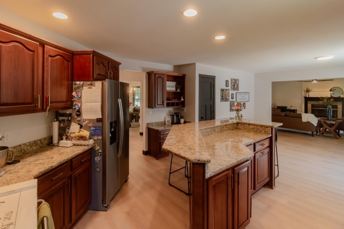 71 Ford, EAST DUBUQUE, Illinois 61025, 5 Bedrooms Bedrooms, ,3 BathroomsBathrooms,House,For Sale,Ford,202503533