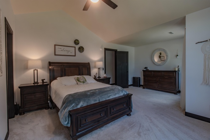 71 Ford, EAST DUBUQUE, Illinois 61025, 5 Bedrooms Bedrooms, ,3 BathroomsBathrooms,House,For Sale,Ford,202503533