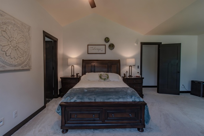 71 Ford, EAST DUBUQUE, Illinois 61025, 5 Bedrooms Bedrooms, ,3 BathroomsBathrooms,House,For Sale,Ford,202503533