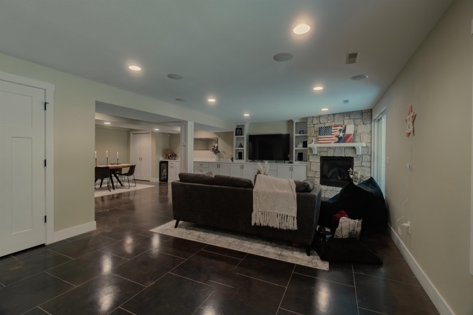 71 Ford, EAST DUBUQUE, Illinois 61025, 5 Bedrooms Bedrooms, ,3 BathroomsBathrooms,House,For Sale,Ford,202503533