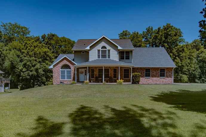 71 Ford, EAST DUBUQUE, Illinois 61025, 5 Bedrooms Bedrooms, ,3 BathroomsBathrooms,House,For Sale,Ford,202503533