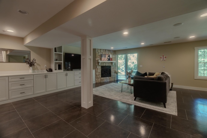 71 Ford, EAST DUBUQUE, Illinois 61025, 5 Bedrooms Bedrooms, ,3 BathroomsBathrooms,House,For Sale,Ford,202503533