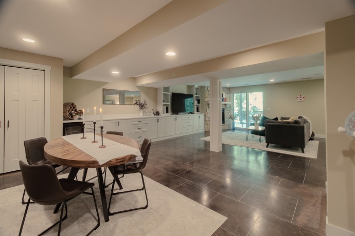 71 Ford, EAST DUBUQUE, Illinois 61025, 5 Bedrooms Bedrooms, ,3 BathroomsBathrooms,House,For Sale,Ford,202503533