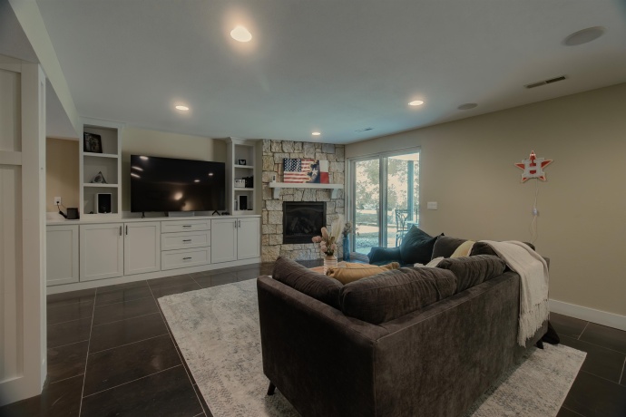 71 Ford, EAST DUBUQUE, Illinois 61025, 5 Bedrooms Bedrooms, ,3 BathroomsBathrooms,House,For Sale,Ford,202503533