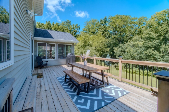 71 Ford, EAST DUBUQUE, Illinois 61025, 5 Bedrooms Bedrooms, ,3 BathroomsBathrooms,House,For Sale,Ford,202503533