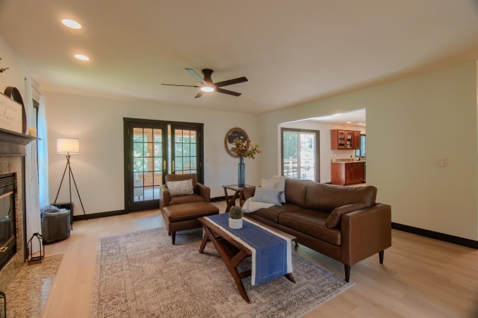 71 Ford, EAST DUBUQUE, Illinois 61025, 5 Bedrooms Bedrooms, ,3 BathroomsBathrooms,House,For Sale,Ford,202503533