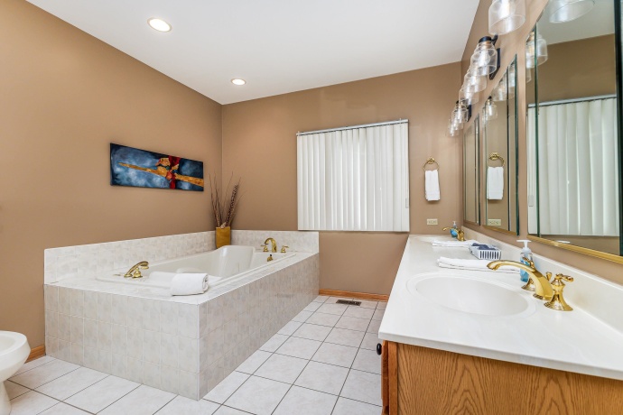 5 Gleneagle, GALENA, Illinois 61036, 4 Bedrooms Bedrooms, ,4 BathroomsBathrooms,House,For Sale,Gleneagle,202503542