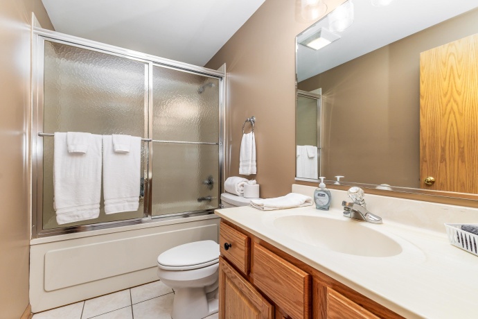 5 Gleneagle, GALENA, Illinois 61036, 4 Bedrooms Bedrooms, ,4 BathroomsBathrooms,House,For Sale,Gleneagle,202503542