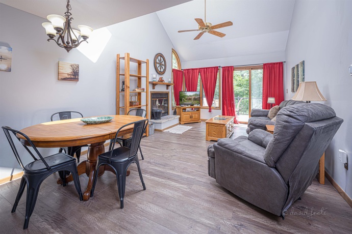 33 Creekwood, GALENA, Illinois 61036, 2 Bedrooms Bedrooms, ,2 BathroomsBathrooms,Condominium,For Sale,Creekwood,202403374