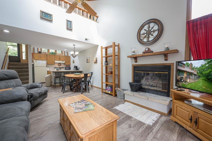 33 Creekwood, GALENA, Illinois 61036, 2 Bedrooms Bedrooms, ,2 BathroomsBathrooms,Condominium,For Sale,Creekwood,202403374