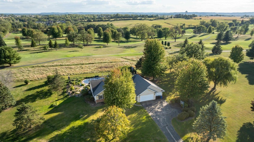 10911 Golf View, GALENA, Illinois 61036, 3 Bedrooms Bedrooms, ,3 BathroomsBathrooms,House,For Sale,Golf View,202503866