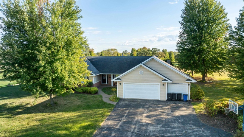 10911 Golf View, GALENA, Illinois 61036, 3 Bedrooms Bedrooms, ,3 BathroomsBathrooms,House,For Sale,Golf View,202503866