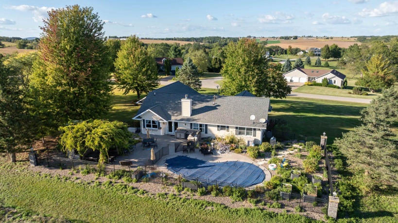 10911 Golf View, GALENA, Illinois 61036, 3 Bedrooms Bedrooms, ,3 BathroomsBathrooms,House,For Sale,Golf View,202503866