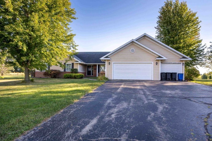10911 Golf View, GALENA, Illinois 61036, 3 Bedrooms Bedrooms, ,3 BathroomsBathrooms,House,For Sale,Golf View,202503866