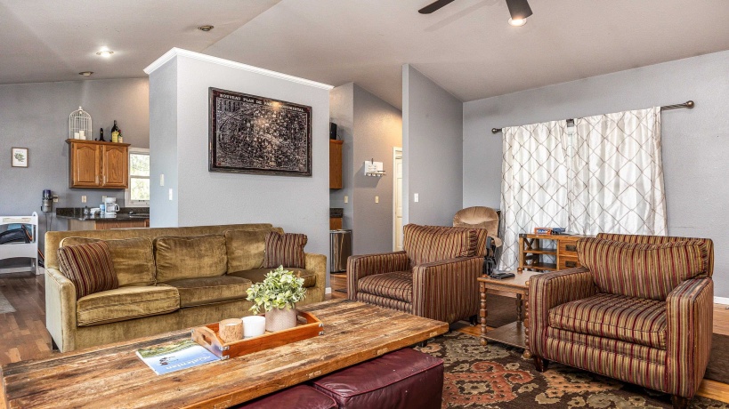 10911 Golf View, GALENA, Illinois 61036, 3 Bedrooms Bedrooms, ,3 BathroomsBathrooms,House,For Sale,Golf View,202503866