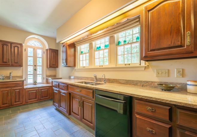 1286 Stephenson, FREEPORT, Illinois 61032, 4 Bedrooms Bedrooms, ,3 BathroomsBathrooms,House,For Sale,Stephenson,202503960