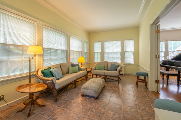 1286 Stephenson, FREEPORT, Illinois 61032, 4 Bedrooms Bedrooms, ,3 BathroomsBathrooms,House,For Sale,Stephenson,202503960